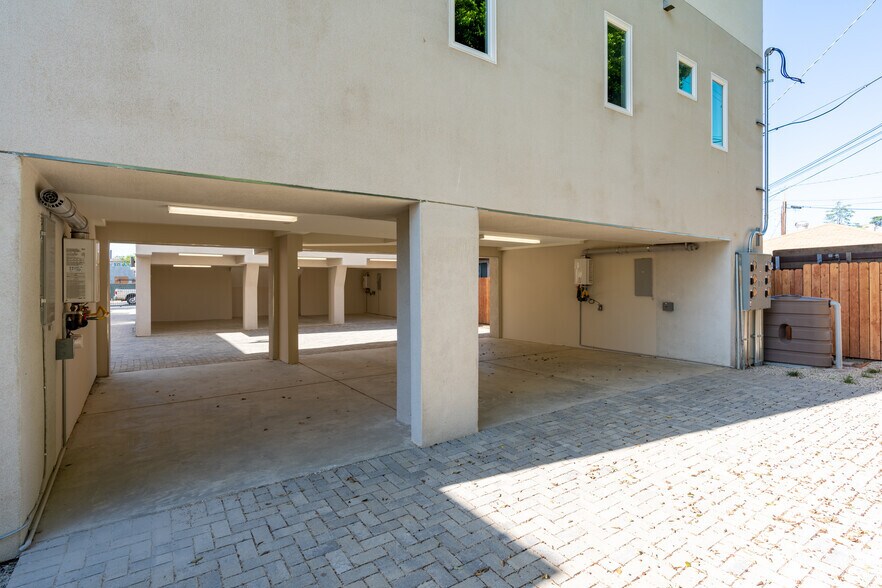 More Photos Of 11437 Hatteras St, North Hollywood Apartments For Sale