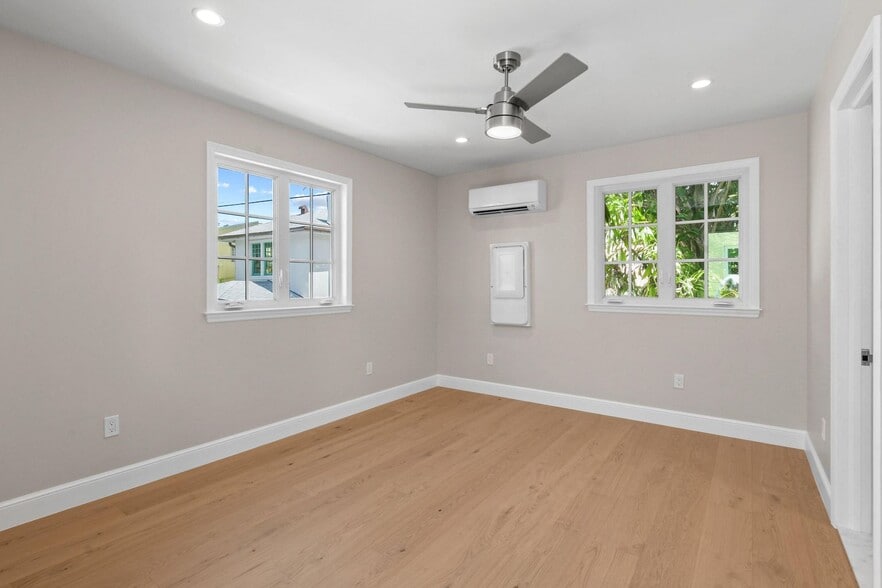 More Photos Of 212 Oleander Ave, Palm Beach Apartments For Sale