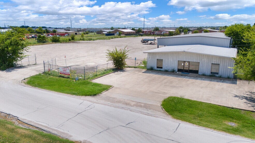 More Photos Of 31 Steel Rd, Wylie Manufacturing For Lease