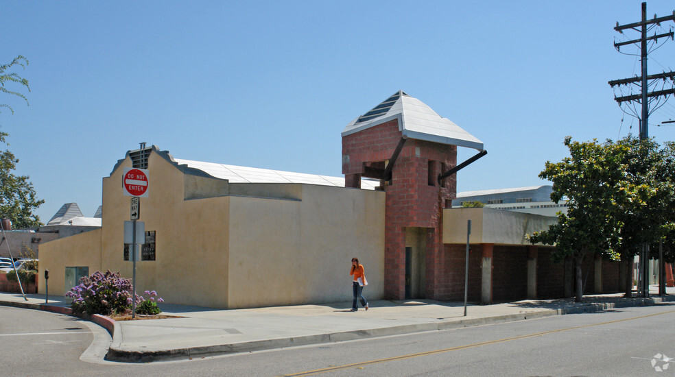 Primary Photo Of 3958 Ince Blvd, Culver City Loft Creative Space For Lease