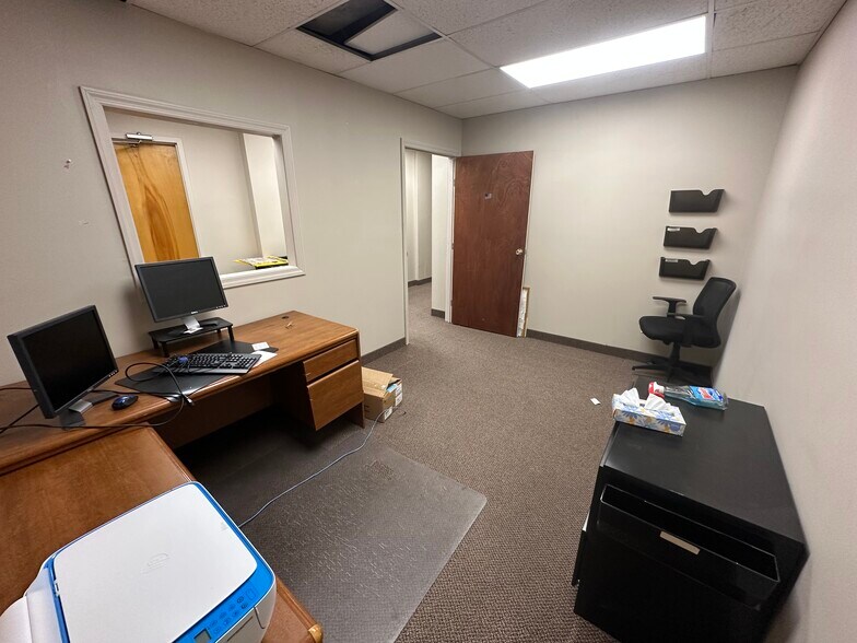 More Photos Of 270 Spagnoli Rd, Melville Office For Lease