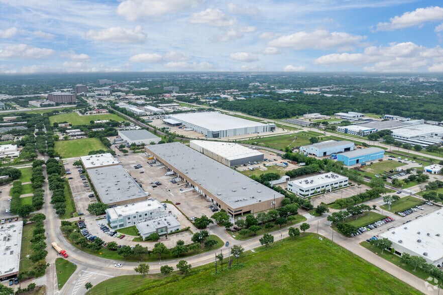 More Photos Of 12505 Reed Rd, Sugar Land Warehouse For Lease