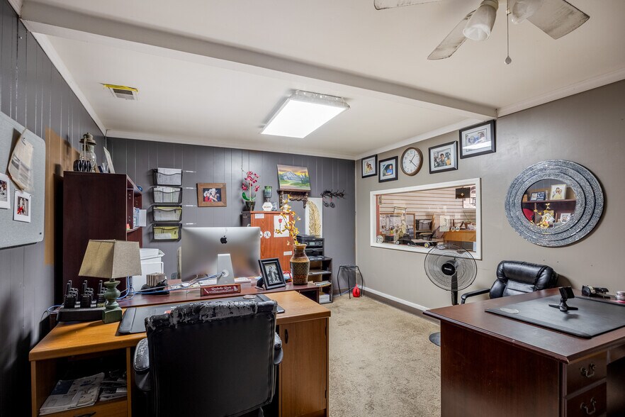 More Photos Of 4431 Augusta Rd, Lexington Light Distribution For Sale