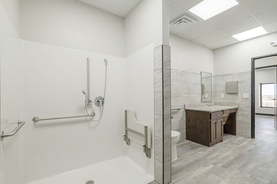 More Photos Of 5261 W Murphy St, Odessa Industrial For Lease