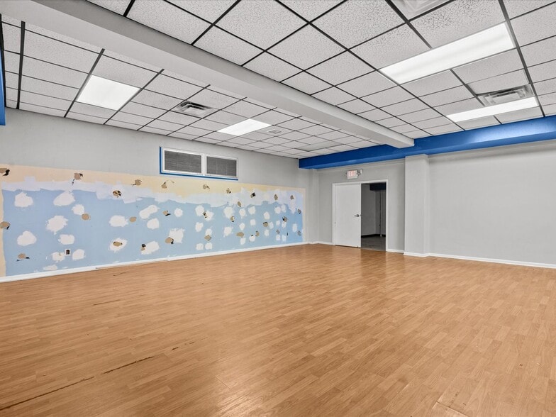 More Photos Of 61 W Central Ave, Lake Wales Flex For Sale