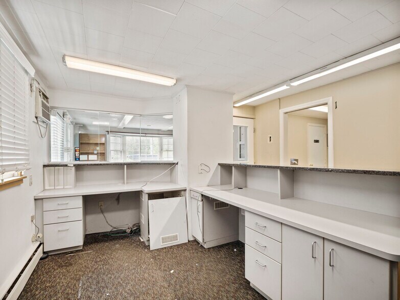 More Photos Of 306 Main St, Wilmington Medical For Sale