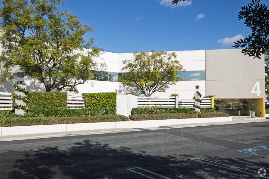More Photos Of 4 Executive Cir, Irvine Office For Lease