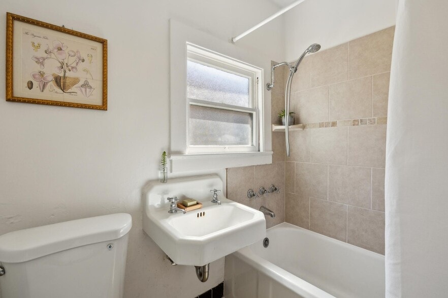 More Photos Of 449 37th St, Oakland Apartments For Sale