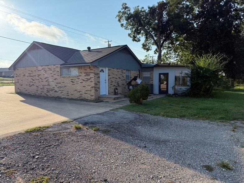 More Photos Of 8117 US Highway 69 N, Tyler Office For Lease