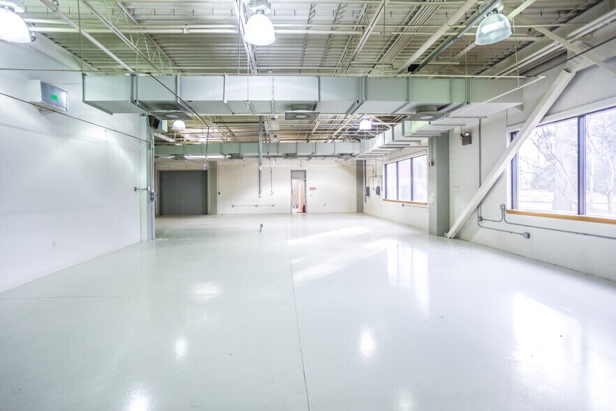 More Photos Of 7275 Goodlett Farms Pky, Cordova Light Distribution For Lease