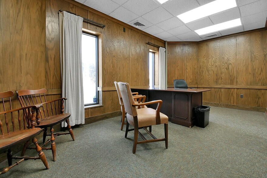 More Photos Of 245 N Seltzer St, Crestline Bank For Sale