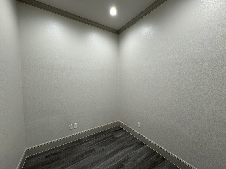 More Photos Of 17138 N Eldridge Pky, Tomball Medical For Sale