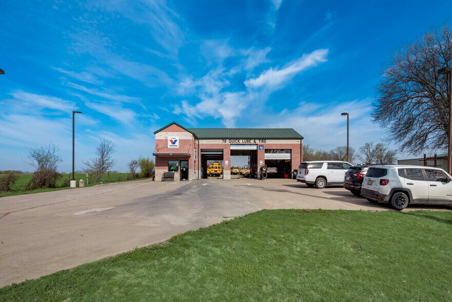 Primary Photo Of 712 State Highway 78 S, Farmersville Auto Repair For Sale