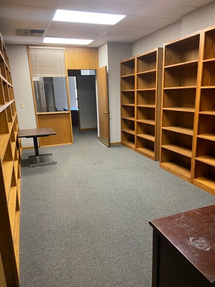 More Photos Of 235 E High St, Jefferson City Office For Lease