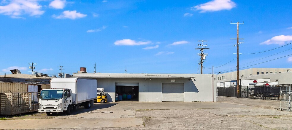 More Photos Of 6846-6856 Tujunga Ave, North Hollywood Manufacturing For Sale
