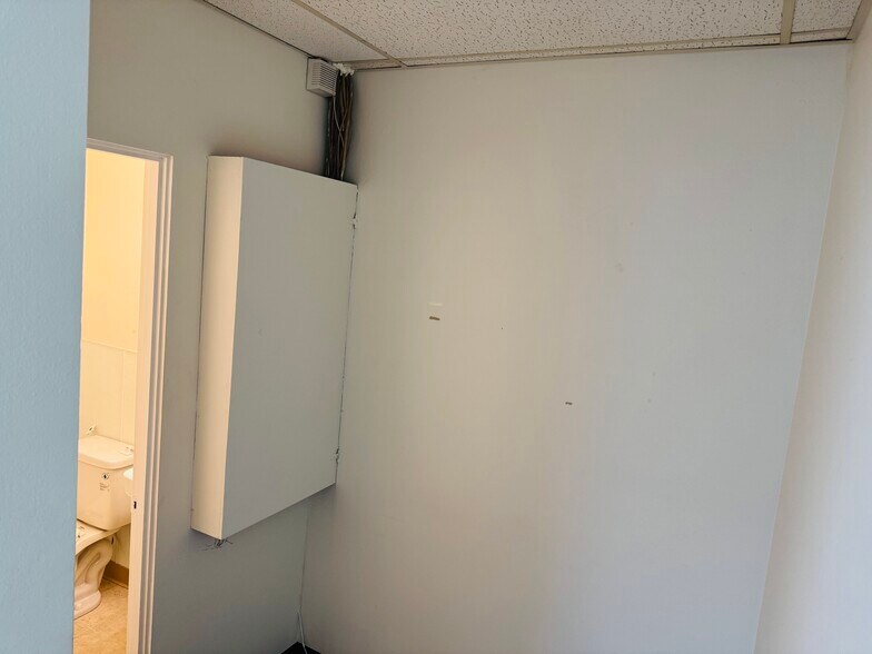 More Photos Of 4891 Ronson Ct, San Diego Warehouse For Lease