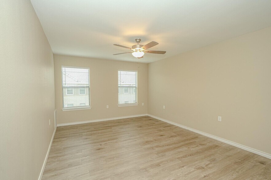 More Photos Of 8133 W 7th St, Texarkana Apartments For Sale