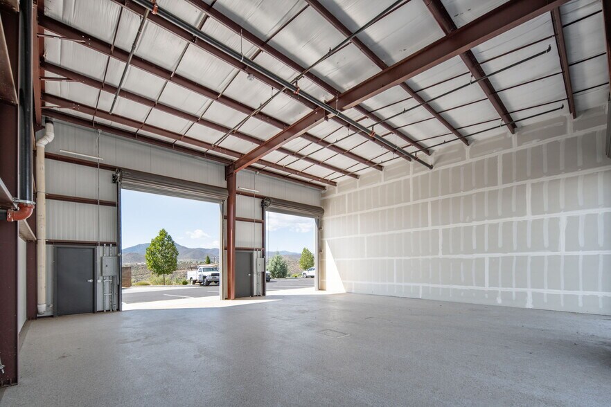 More Photos Of 2700 N Lake Valley Rd, Prescott Valley Light Manufacturing For Sale