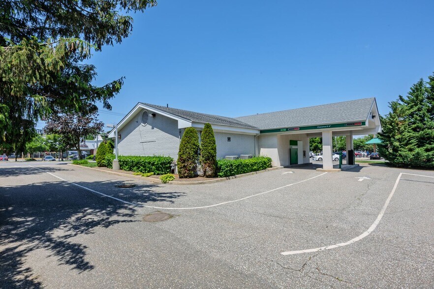 More Photos Of 563 Larkfield Rd, East Northport Bank For Lease