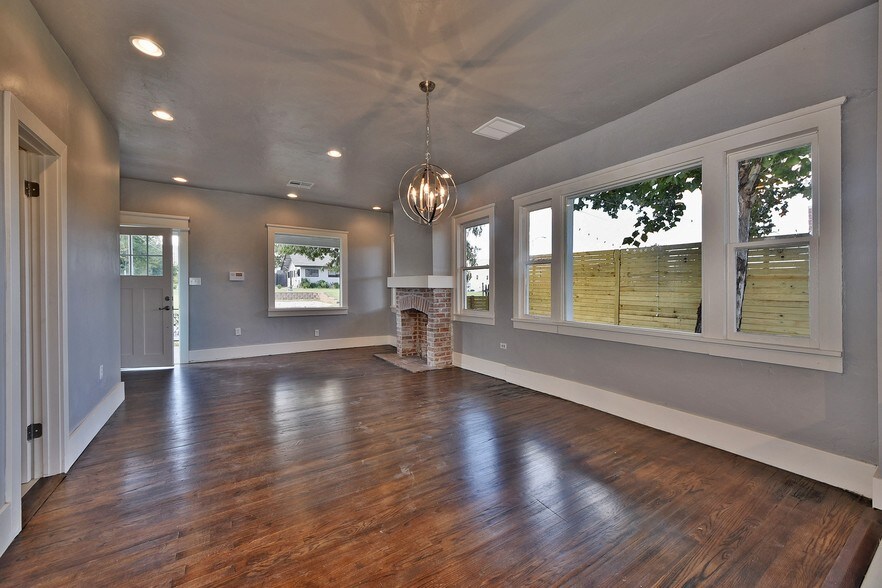 More Photos Of 2312 N Francis Ave, Oklahoma City Office For Sale