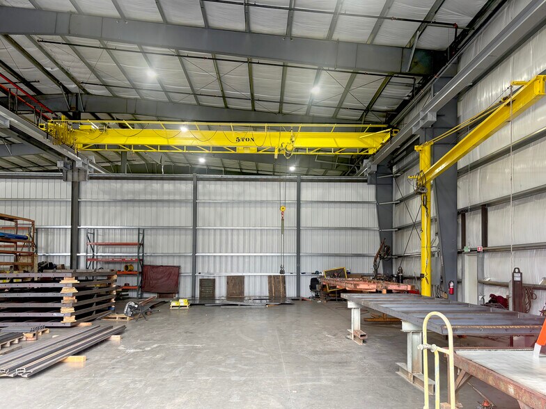 More Photos Of 36366 Industrial Way, Sandy Warehouse For Lease