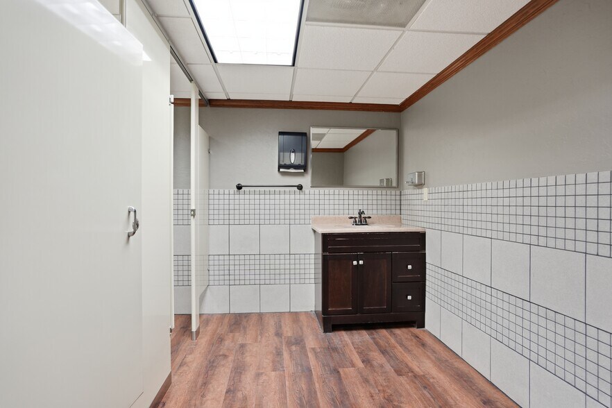 More Photos Of 14220 S Meridian Ave, Oklahoma City Warehouse For Sale