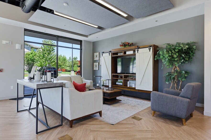 More Photos Of 1010 Enclave Blvd, Edwardsville Apartments For Sale