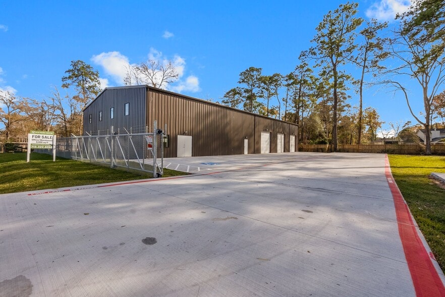 Primary Photo Of 11002 Sleepy Hollow Rd, Conroe Warehouse For Lease