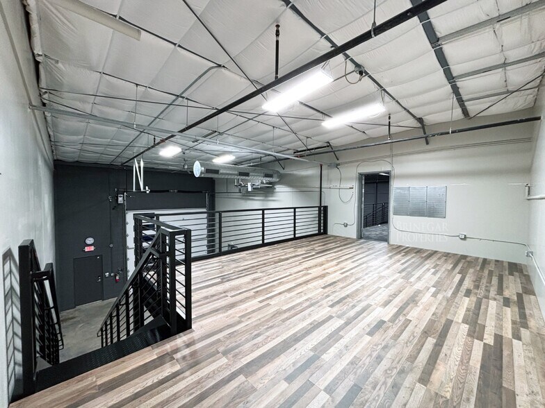 More Photos Of 2100 Double Creek Dr, Round Rock Warehouse For Sale