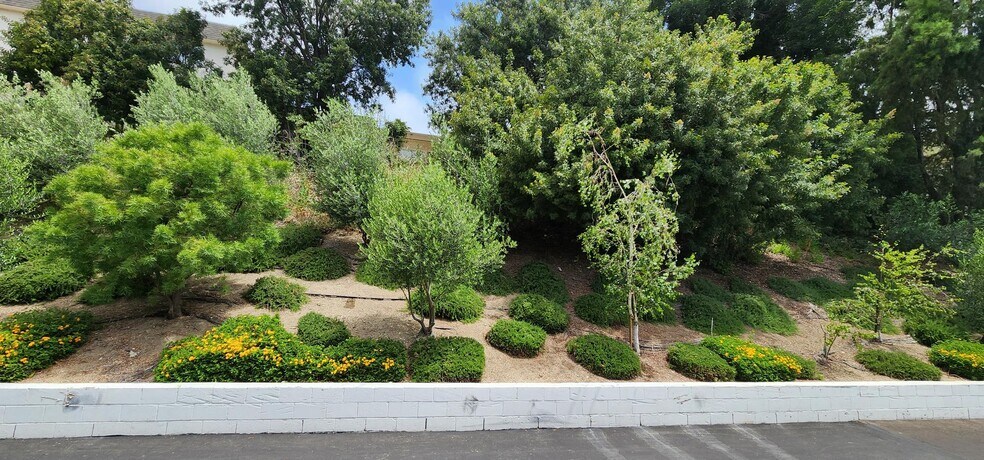 More Photos Of 5115 Douglas Fir Rd, Calabasas Warehouse For Lease
