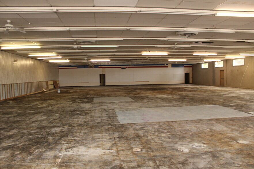 More Photos Of 564-578 W Main St, Dothan Freestanding For Lease