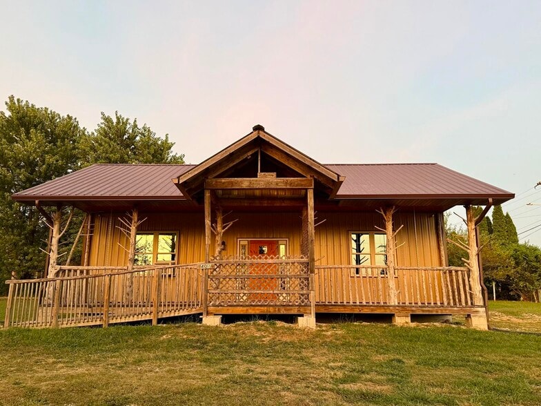 More Photos Of 401 N Busch Ave, Mountain Grove Office For Sale