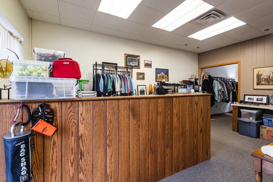 More Photos Of 1613 Chase St, La Crosse Showroom For Sale