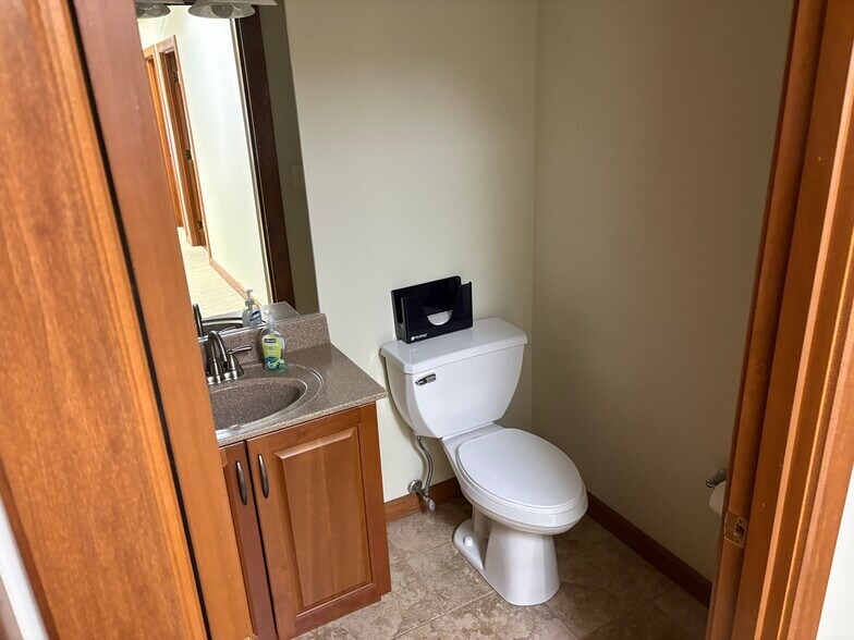 More Photos Of 6728 Loop Rd, Centerville Medical For Sale