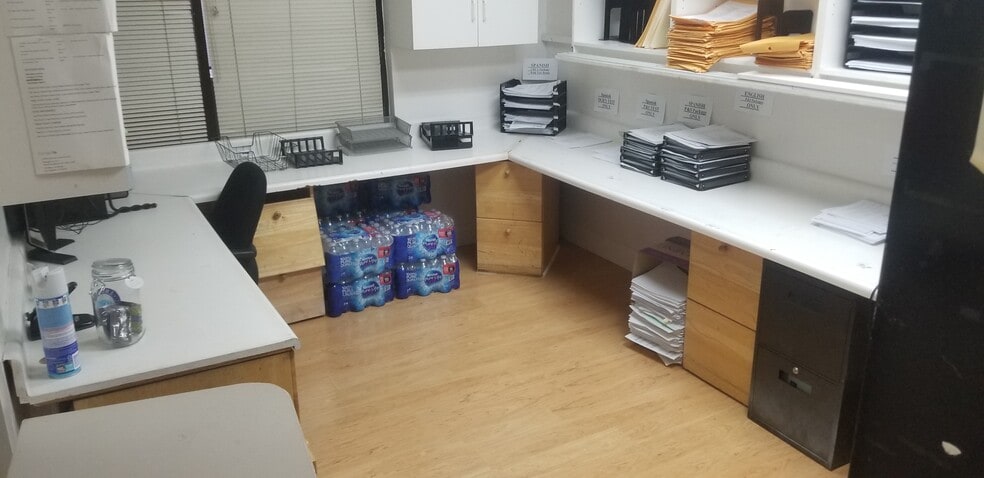 More Photos Of 14531 Hamlin St, Van Nuys Coworking Space