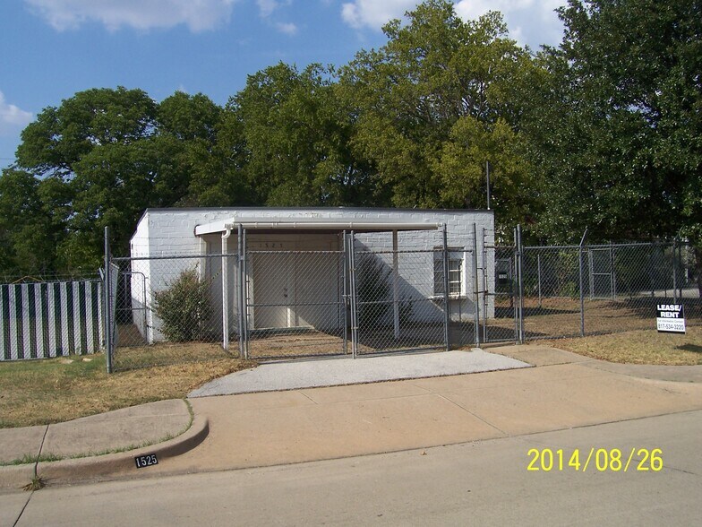 More Photos Of 1525 Bessie St, Fort Worth Office For Sale