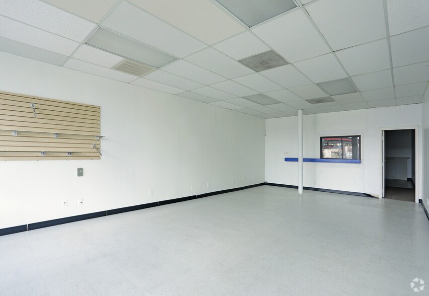 More Photos Of 13030-13190 Veterans Memorial Dr, Houston Unknown For Lease