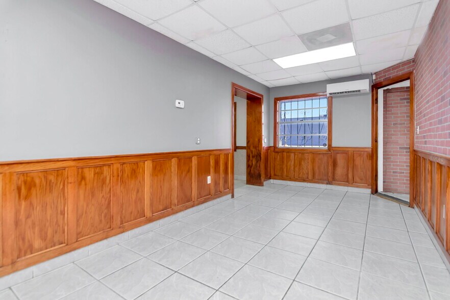More Photos Of 308 E Waters Ave, Tampa Restaurant For Sale