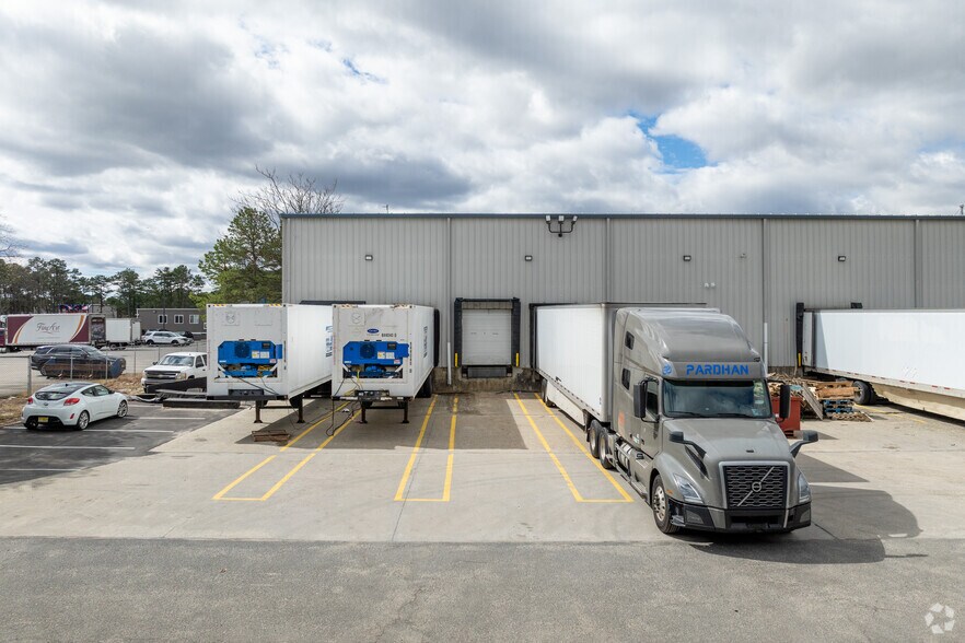 More Photos Of 475 Oberlin Ave S, Lakewood Warehouse For Lease