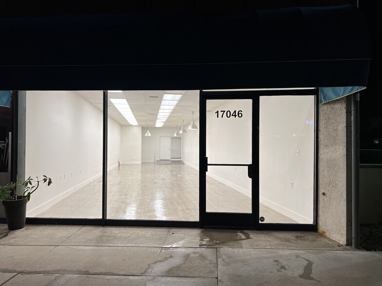More Photos Of 17034-17046 Ventura Blvd, Encino Storefront For Lease