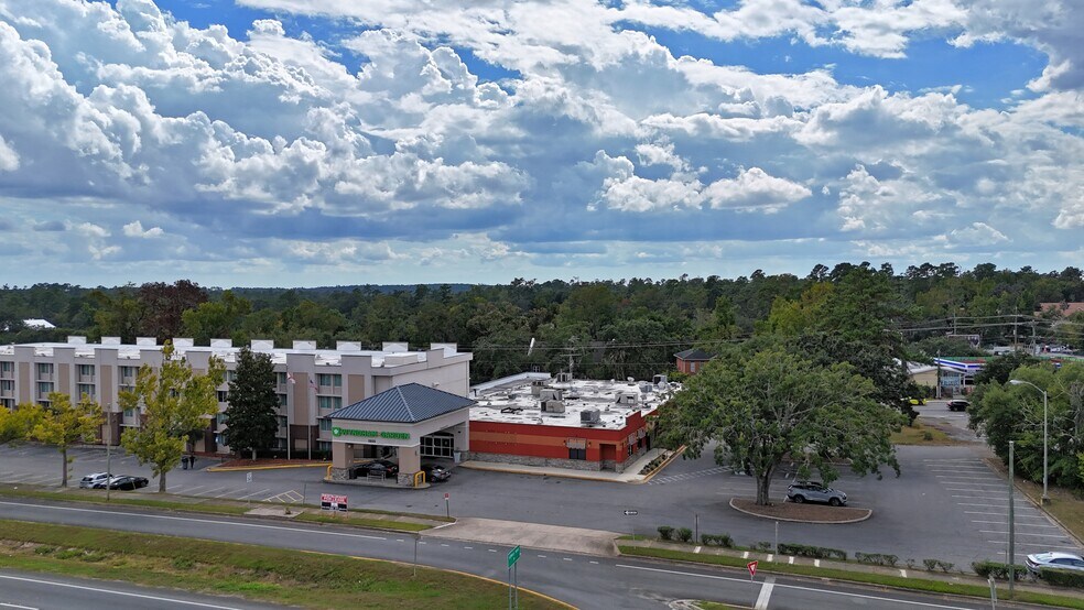 More Photos Of 1355 Apalachee Pky, Tallahassee Hotel For Lease