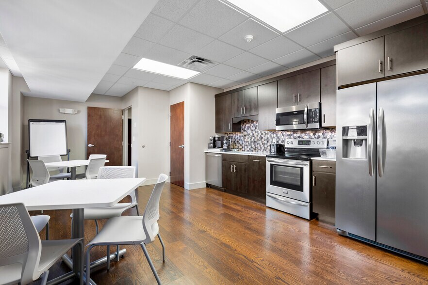 More Photos Of 22 Clinton Ave, Albany Office For Sale