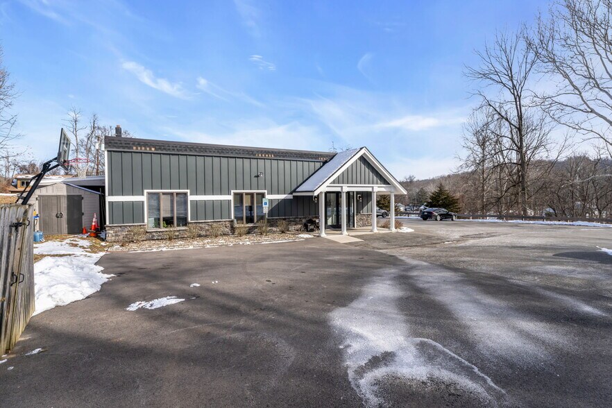 More Photos Of 140 W Main St, Clinton Township Office For Sale