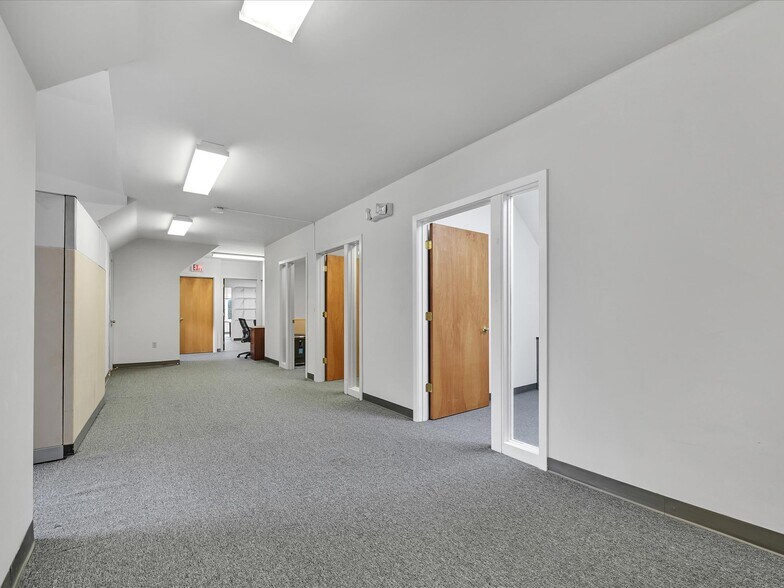 More Photos Of 120 Commons Ct, Chadds Ford Office For Lease