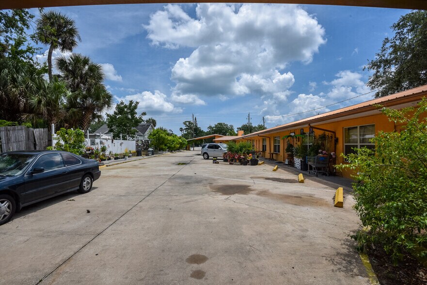 More Photos Of 1020 S Ridgewood Ave, Daytona Beach Hotel For Sale