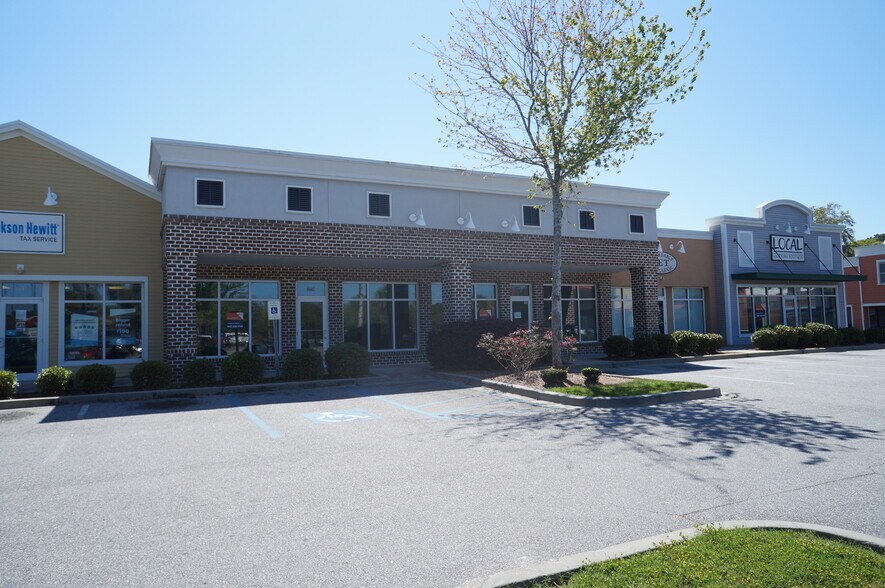 More Photos Of 864 Parris Island Gtwy, Beaufort Storefront For Lease