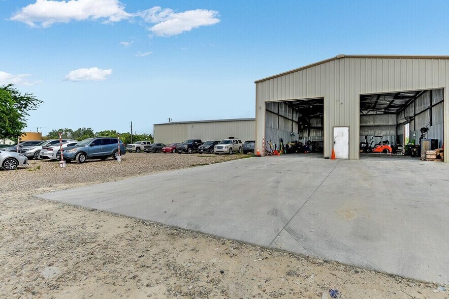 More Photos Of 204 FM 696, Elgin Light Manufacturing For Sale