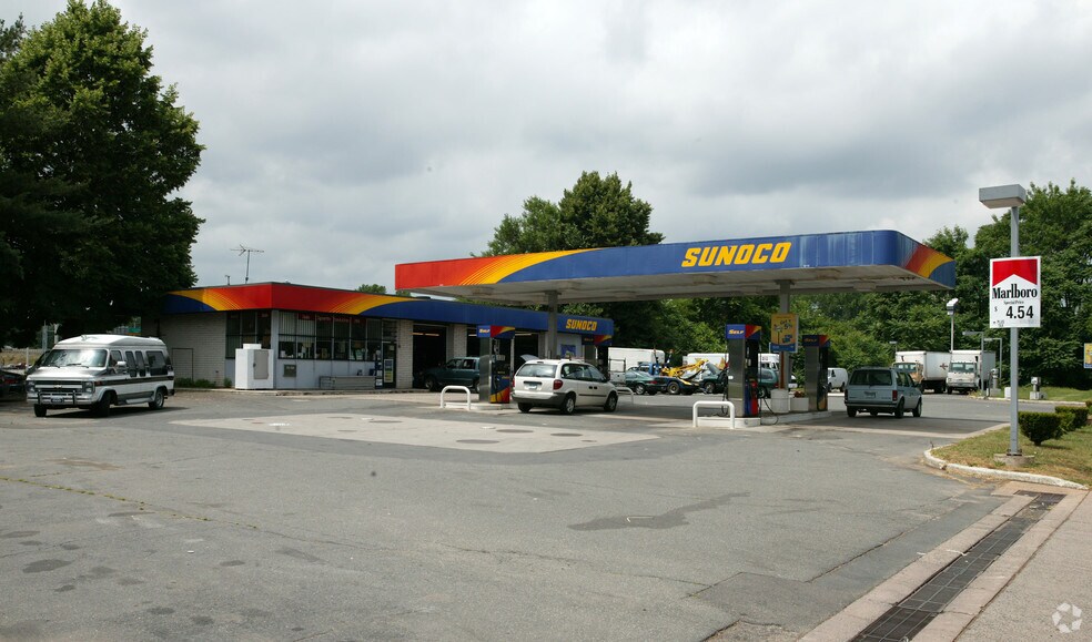 More Photos Of 131 Darlin St, East Hartford Service Station For Sale