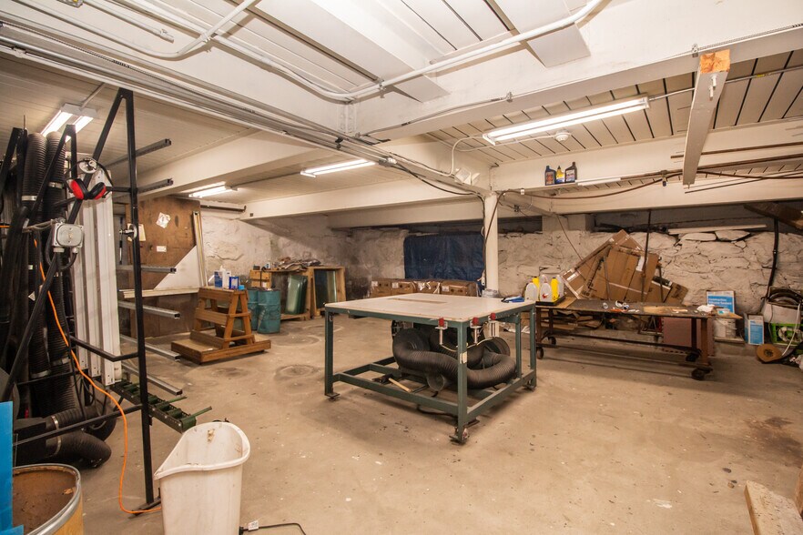 More Photos Of 1150 Main St, Leicester Showroom For Lease