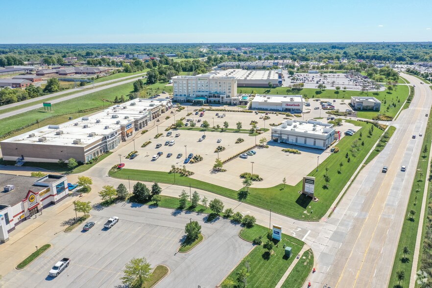 More Photos Of 4201 Elmore Ave, Davenport Unknown For Lease